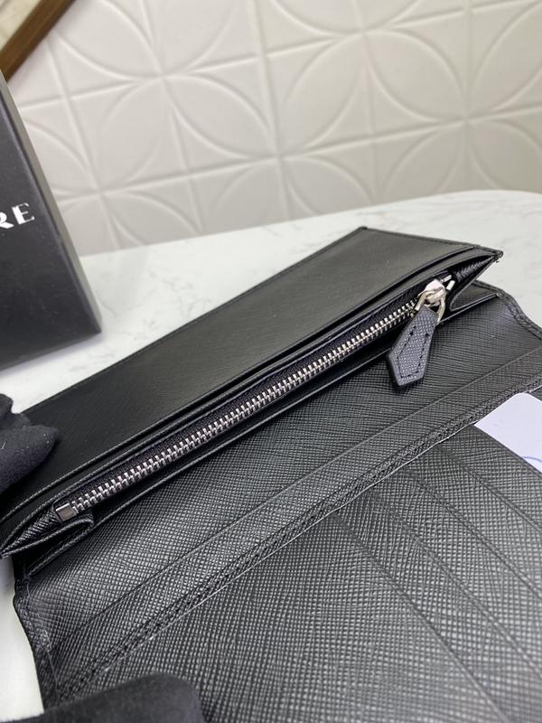 プラダ財布コピー全体デザイン